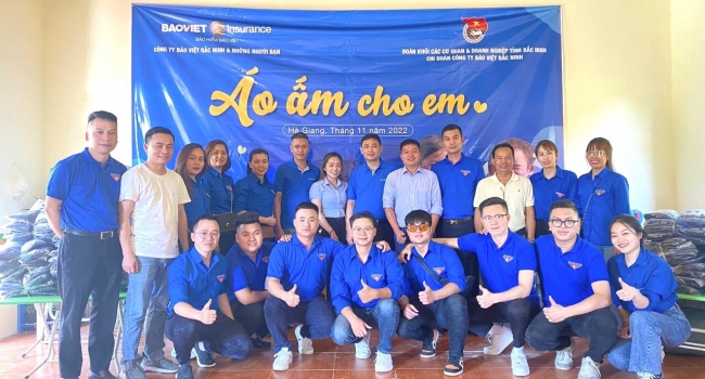 "Áo ấm cho em" Trường Mầm non Vô Điếm.